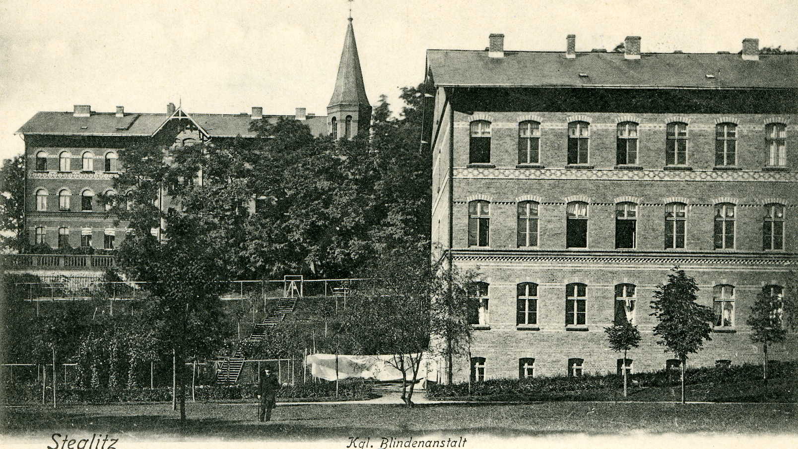 Man sieht die Gebäude des Blindenhilfswerkes Berlin e.V. vor 1915.
